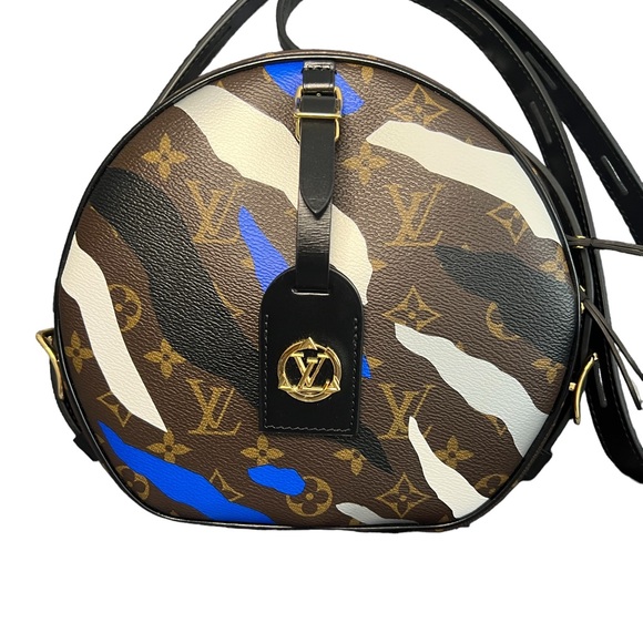 LOUIS VUITTON x LEAGUE OF LEGENDS LIMITED EDITION CHAPEAU BAG MM - Picture 2 of 15